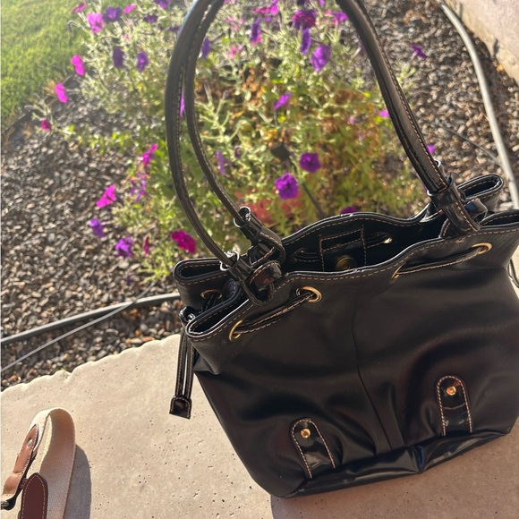 Chic Black Drawstring Shoulder Bag - Picture 2 of 7